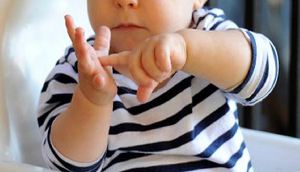 le langage des signes bébé